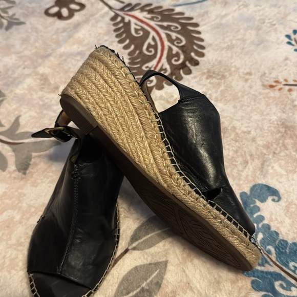 Clark’s Black Leather Women's Sz 9.5
Petrina Meera Artisan Wedge Sandal - Picture 4 of 5